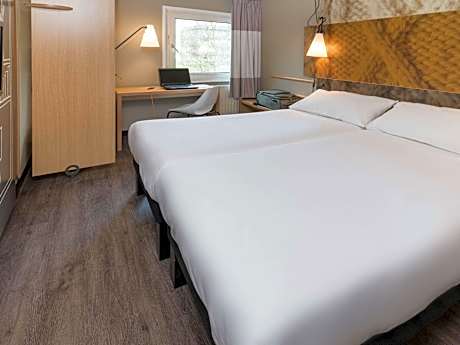 Standard Room with twin beds