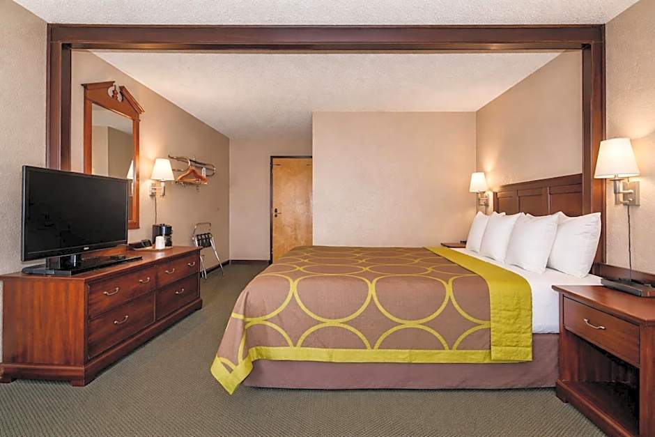 Super 8 by Wyndham Gallup
