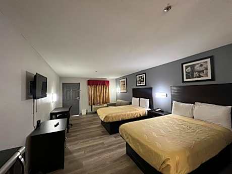 Suite- 2 Full Beds Non-Smoking