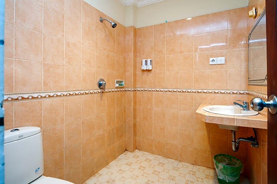 RedDoorz Syariah near RS Yos Sudarso Padang