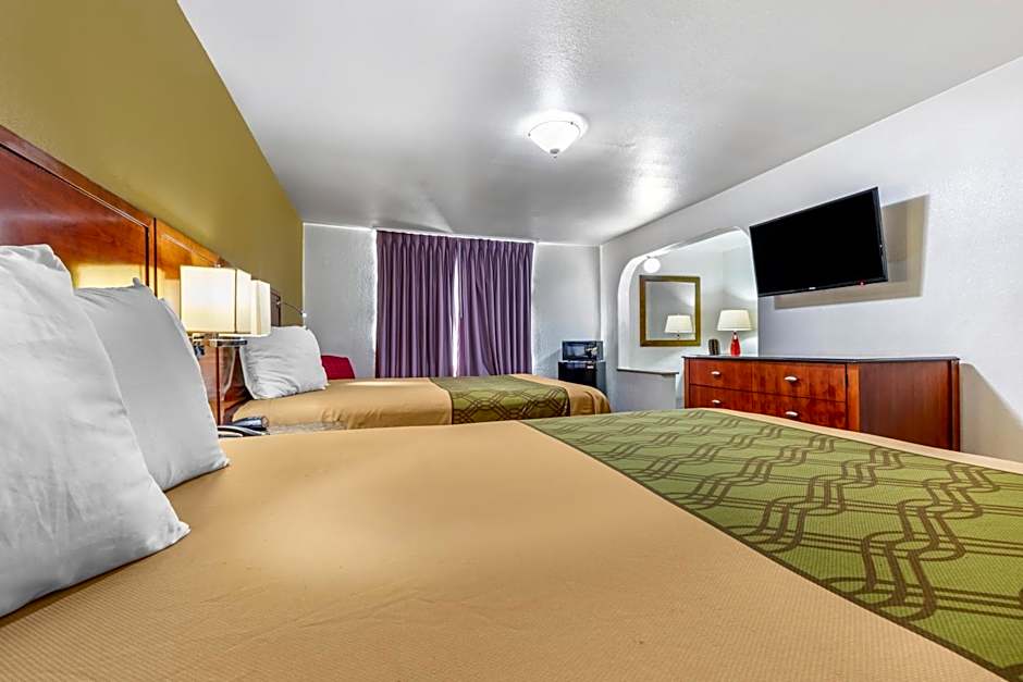 Rose City Inn & Suites