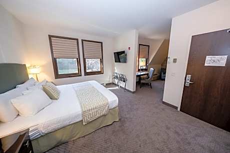 King Studio with Sofa Bed