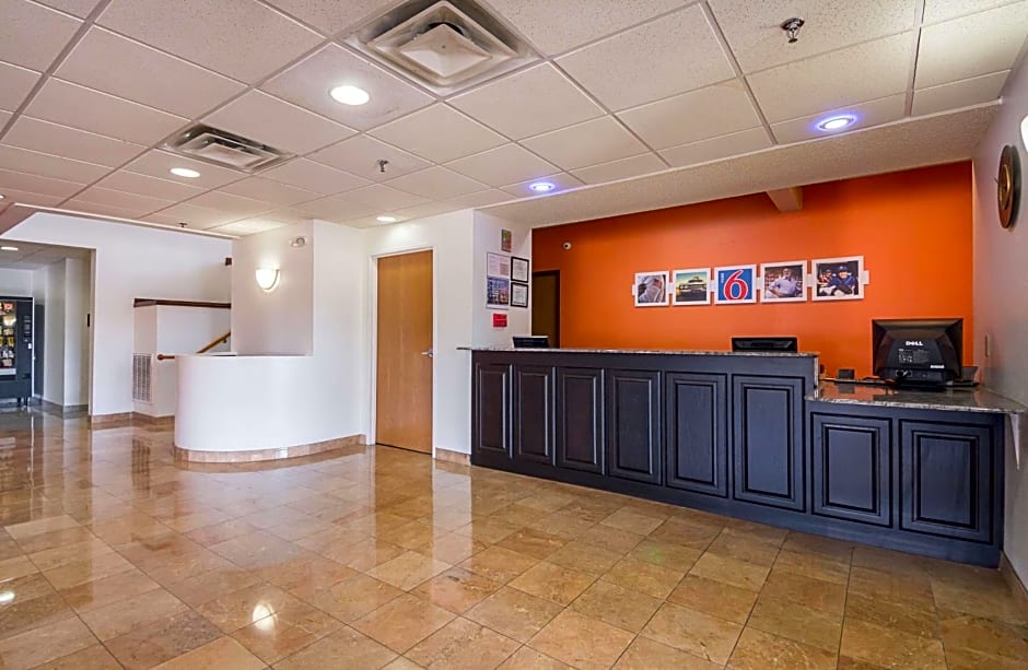 Motel 6 Dallas - Irving DFW Airport South
