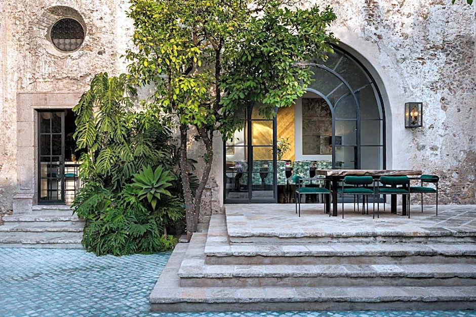 Villa Garita, 6BR Designer Villa with Heated Pool in Centro