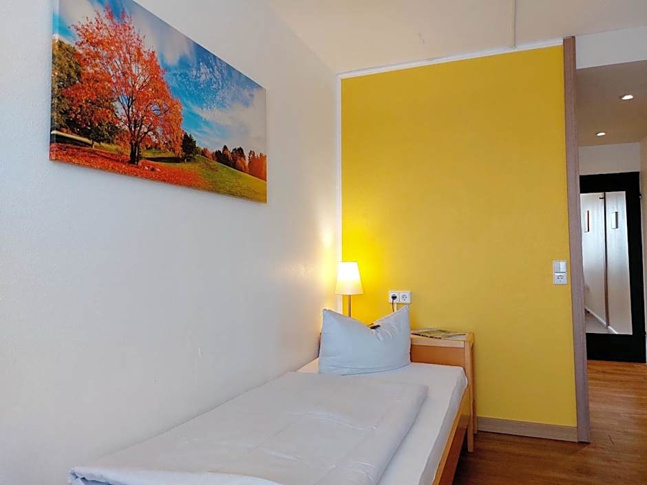 Heinrich Pesch Hotel