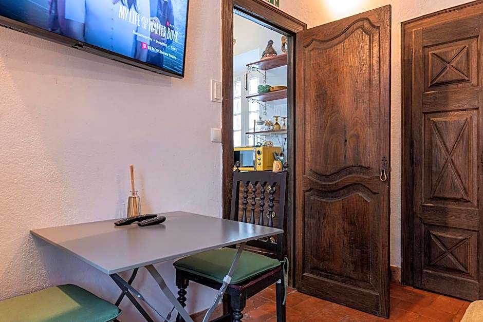 Sintra WOW - Unique double Smart Room in 17th century Palace! Hot tub, Snooker, BBQ, PS5, Sauna, Gym