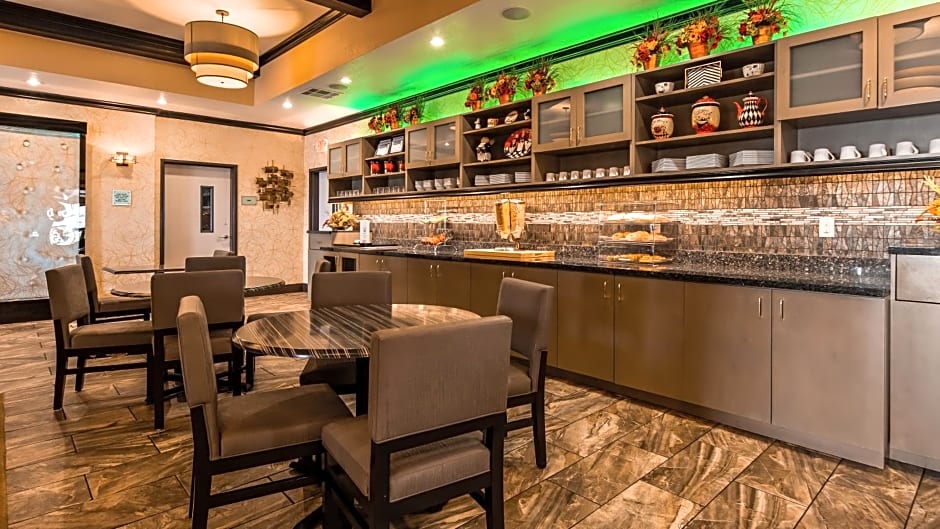 Best Western Plus Emerald Inn & Suites