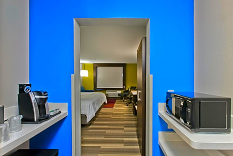Standard King Room - Non-Smoking