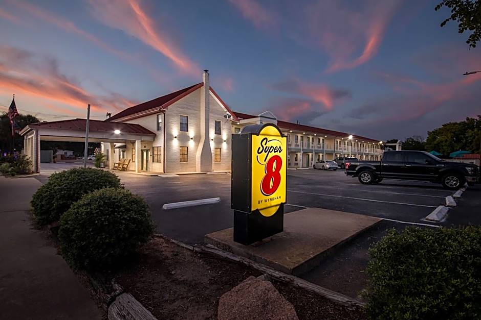 Super 8 by Wyndham Fredericksburg