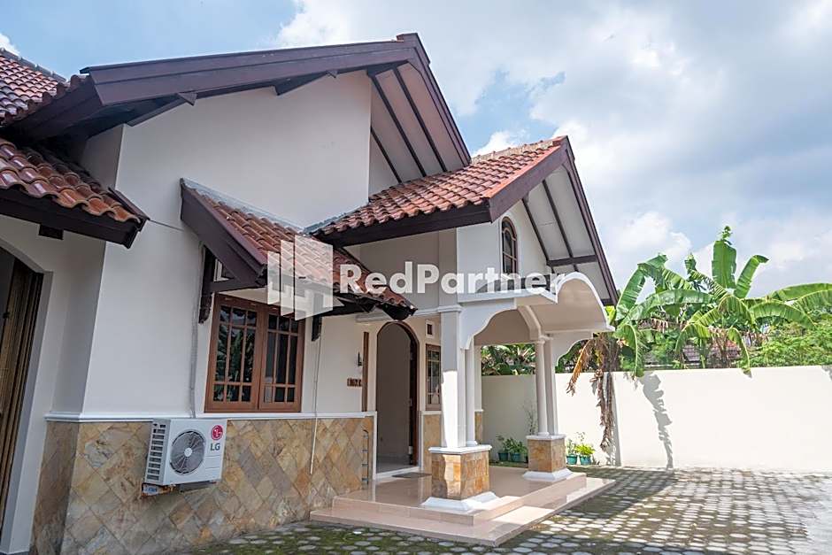 Guest House B Fren Syariah Near JIH Yogyakarta Mitra RedDoorz