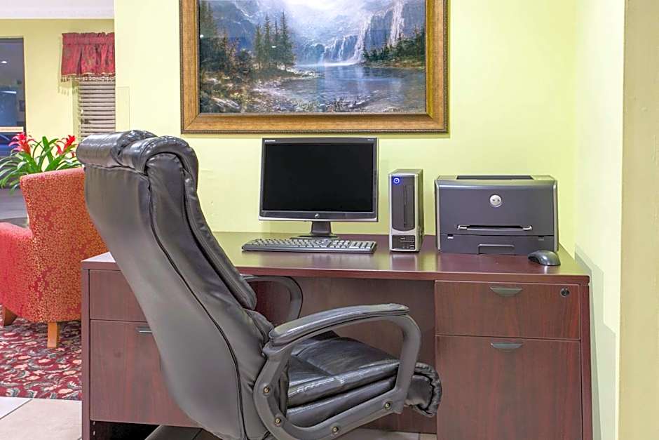 Days Inn by Wyndham Lake Village