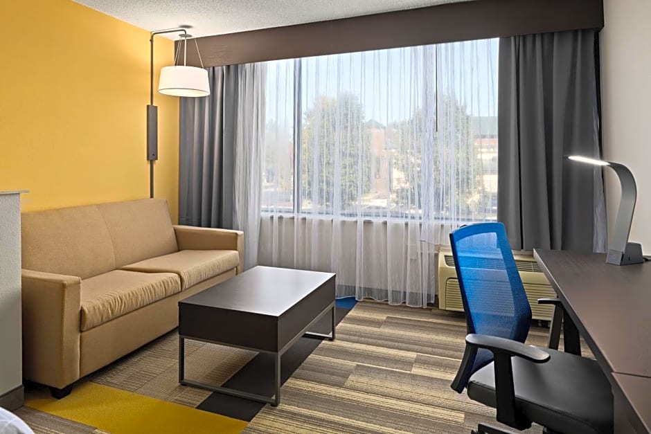 Holiday Inn Express Atlanta-Kennesaw