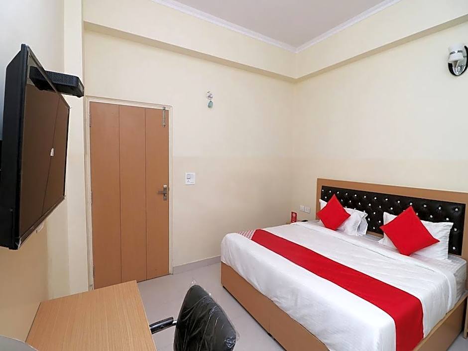 OYO 28629 Hotel Crosswind