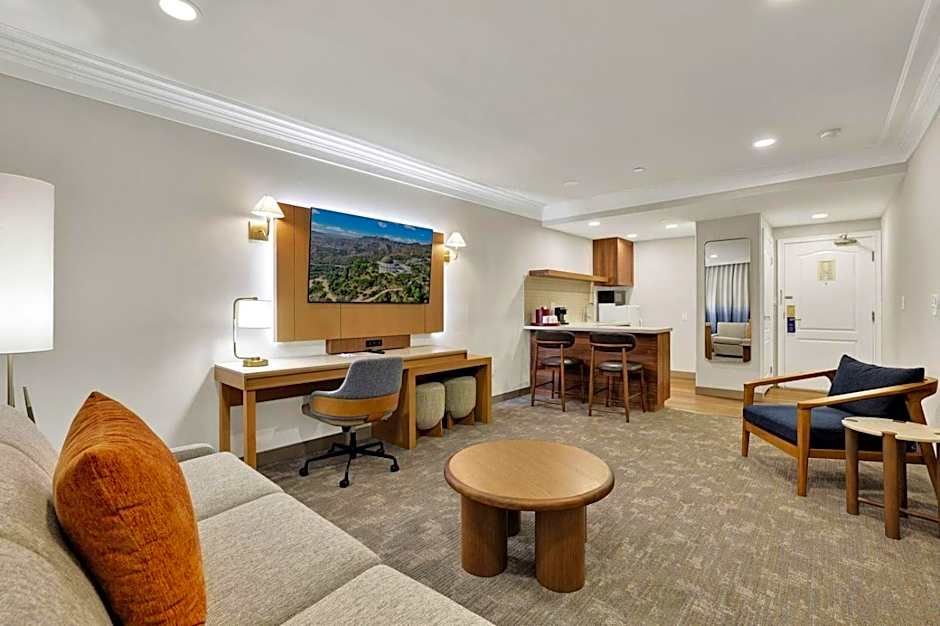 Best Western Plus Sunset Plaza Hotel