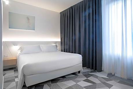 Deluxe Room with One Queen Bed and One Single Bed
