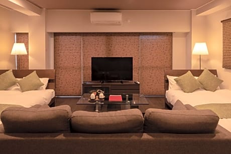 Deluxe Apartment with River View and Terrace