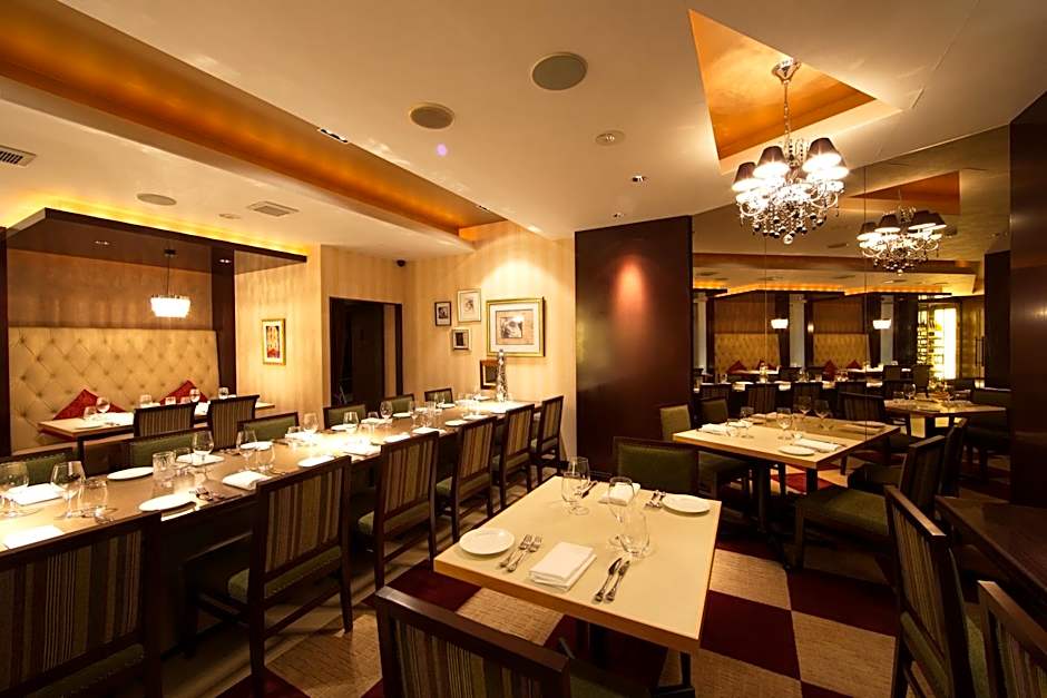 Phoenix Hotel by HHG