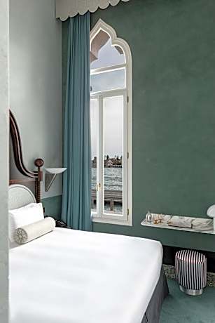 Deluxe Double Room with Canal View