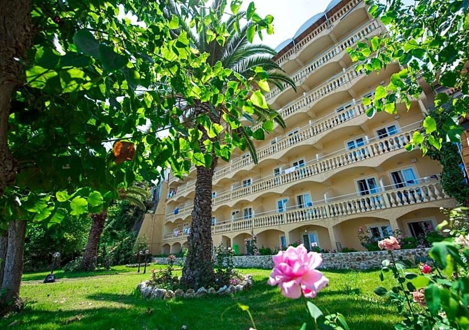 Pontikonisi Hotel & Suites