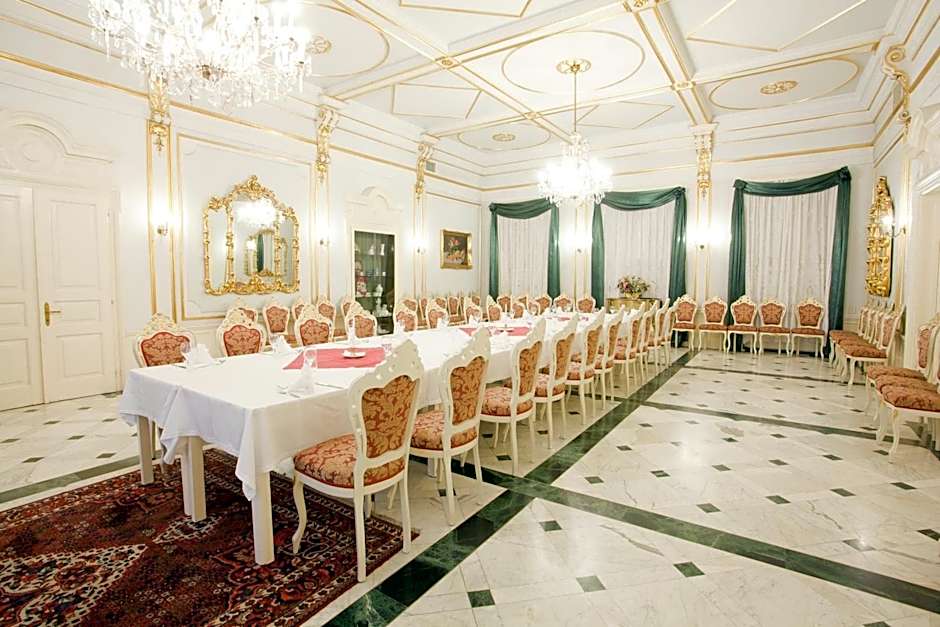 Pannonia Hotel