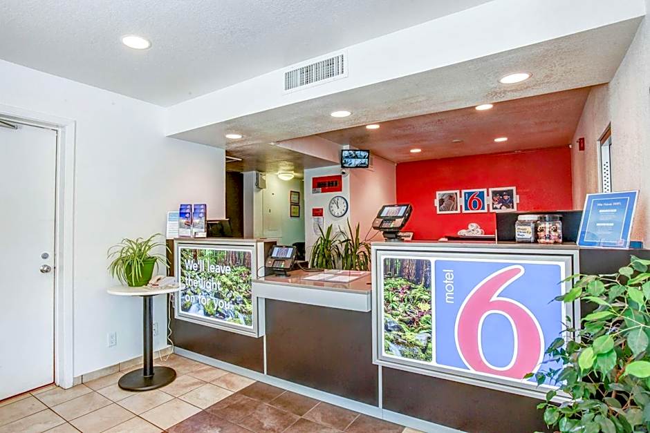 Motel 6-Grants Pass, OR