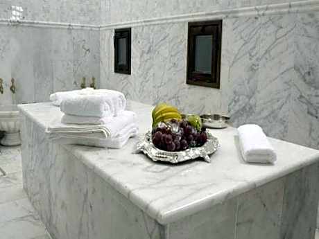 Cesme Kanuni Kervansaray Historical Hotel