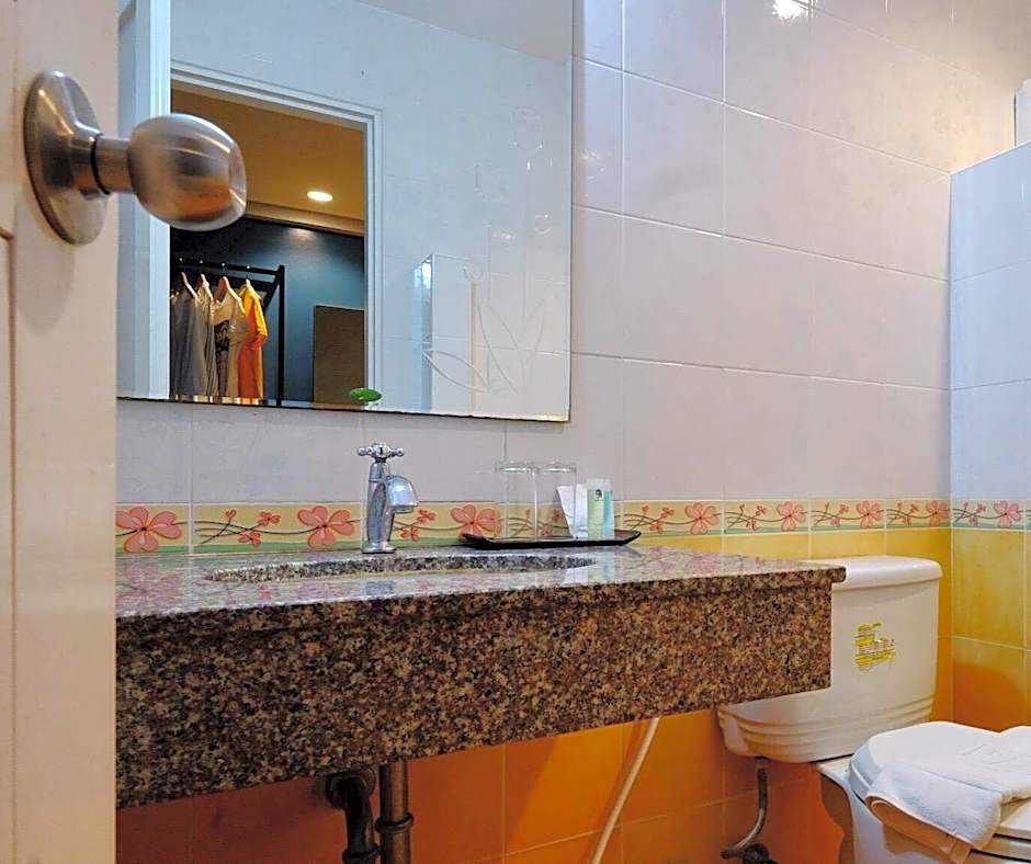 Tharapark View Hotel