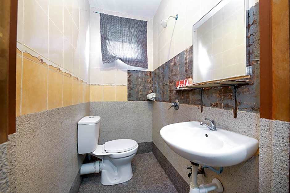 OYO 210 Hotel Five 2