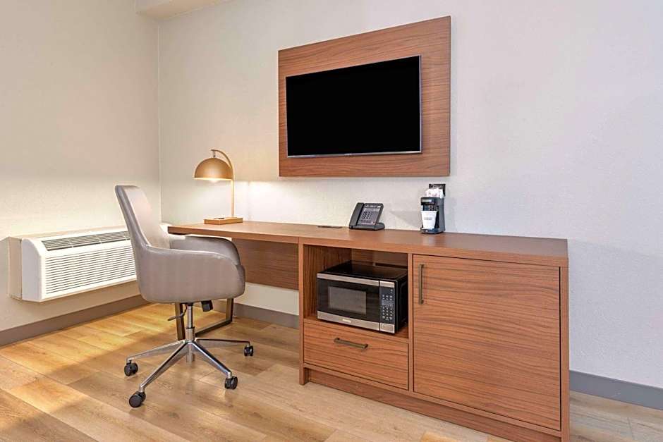 La Quinta Inn & Suites by Wyndham Dallas Dfw Airport North