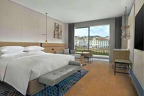 Superior, Guest Room, 1 King, City View