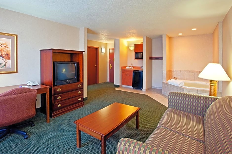 Holiday Inn Express and Suites Pittsburgh West Mifflin