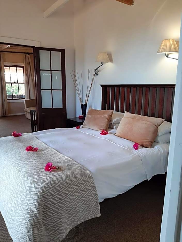 Leeuwenbosch Shearers Lodge - Amakhala Game Reserve