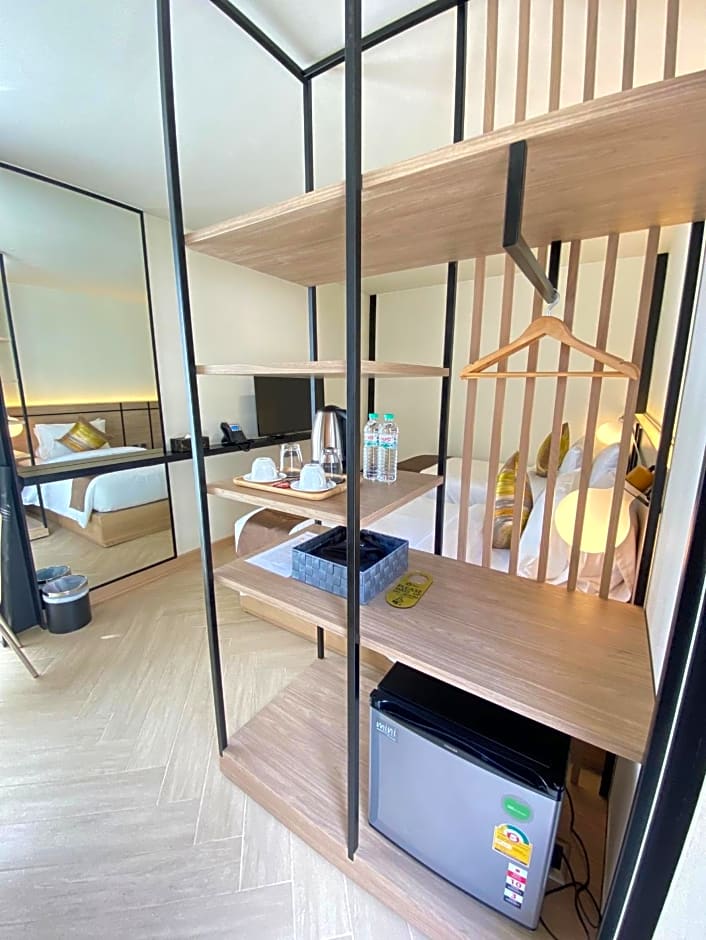 The Gold Living Life