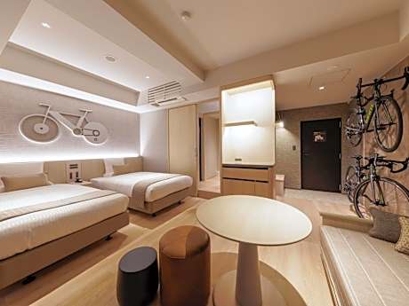 Superior Twin with Shower Booth