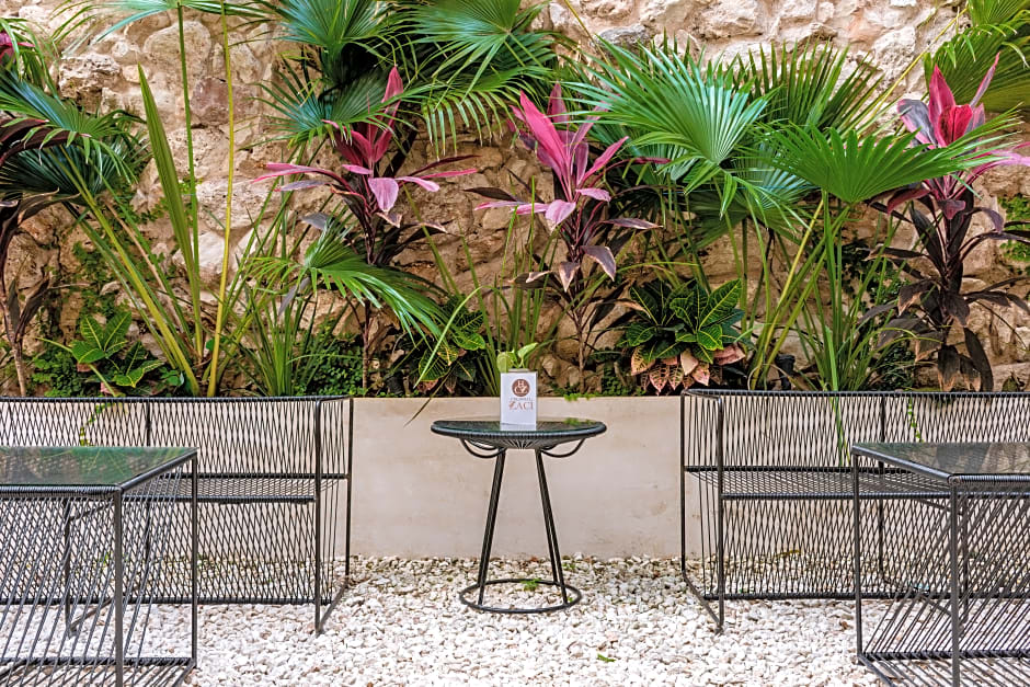 Hotel Colonial Zaci by GuruHotel