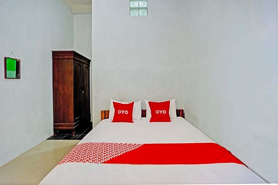 OYO Life 93036 Eddy Homestay Syariah