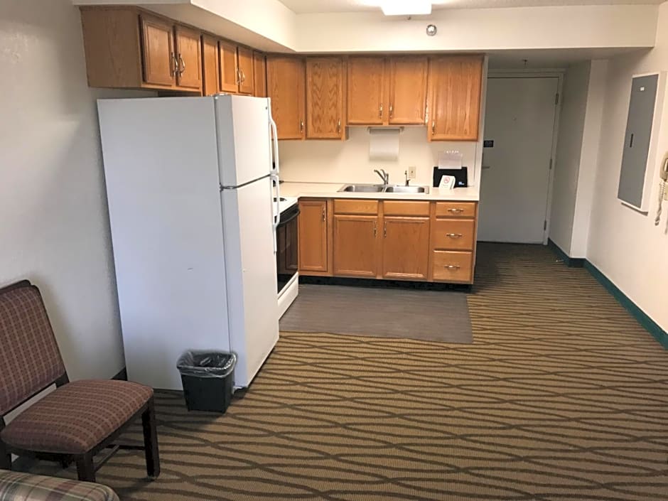 President Inn & Suites