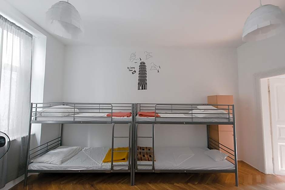 Budapest Party Hostel at Udvarom