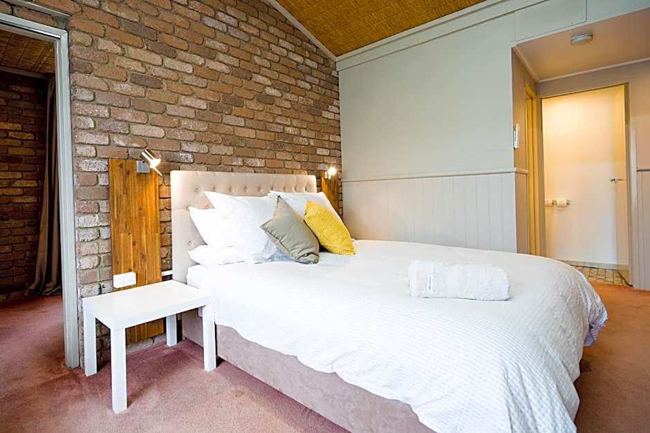 Farnham Court Motel and Restaurant