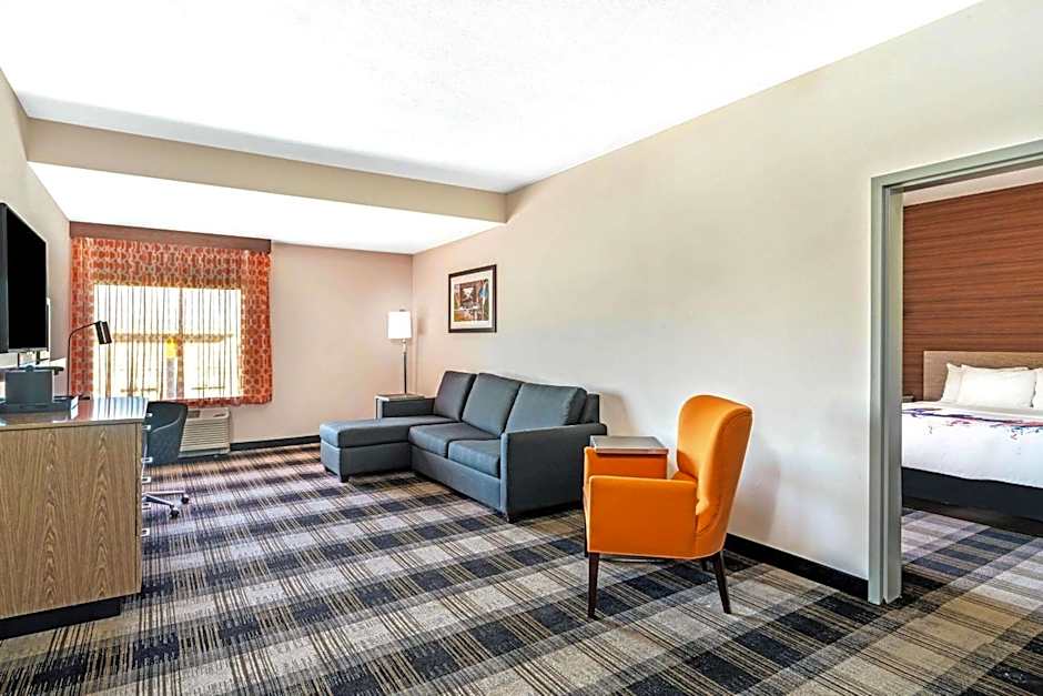 La Quinta Inn & Suites by Wyndham Oklahoma City Airport
