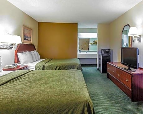 Queen Room with Two Queen Beds and Accessible Tub - Accessible/Non-Smoking
