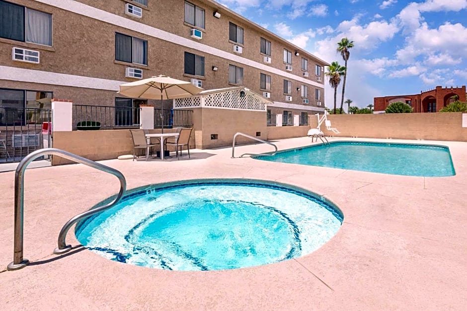 Super 8 by Wyndham Lake Havasu City