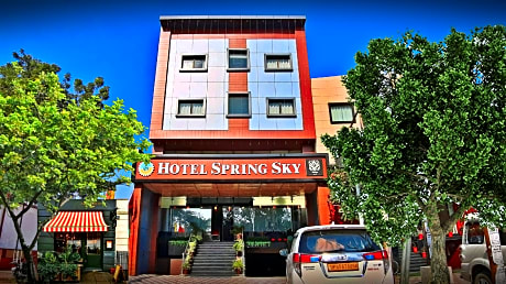 Spring Sky Mughalsarai by ShriGo Hotels