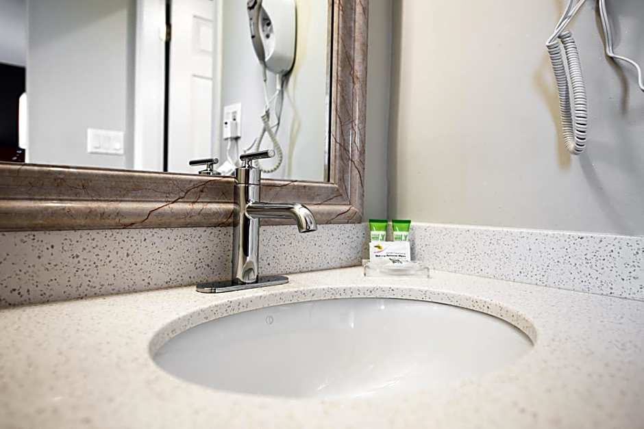 Gibsons Garden Hotel