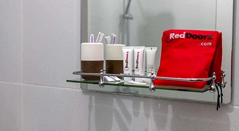 RedDoorz @ Helvetia Medan 2