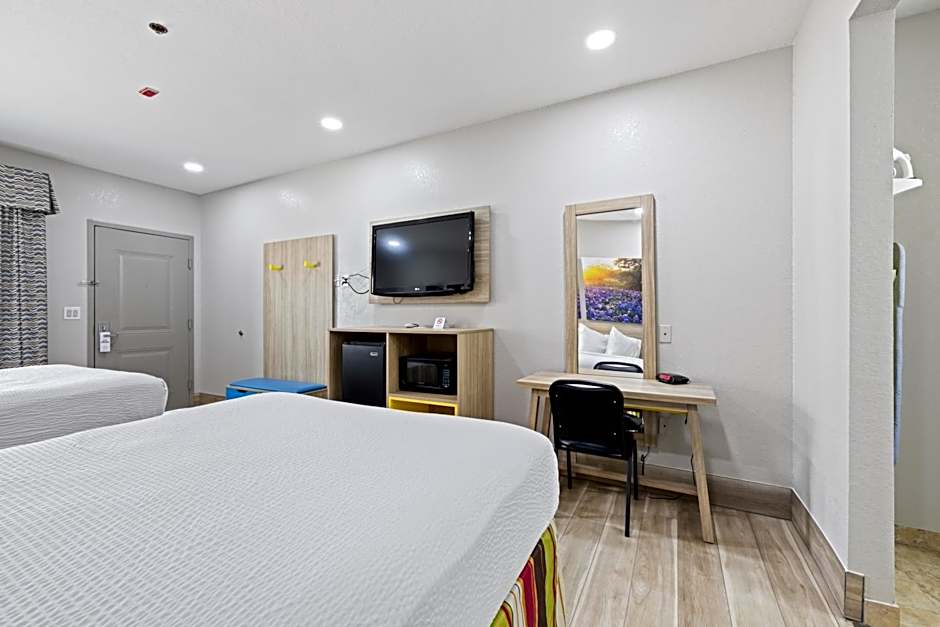 Days Inn by Wyndham Kenedy