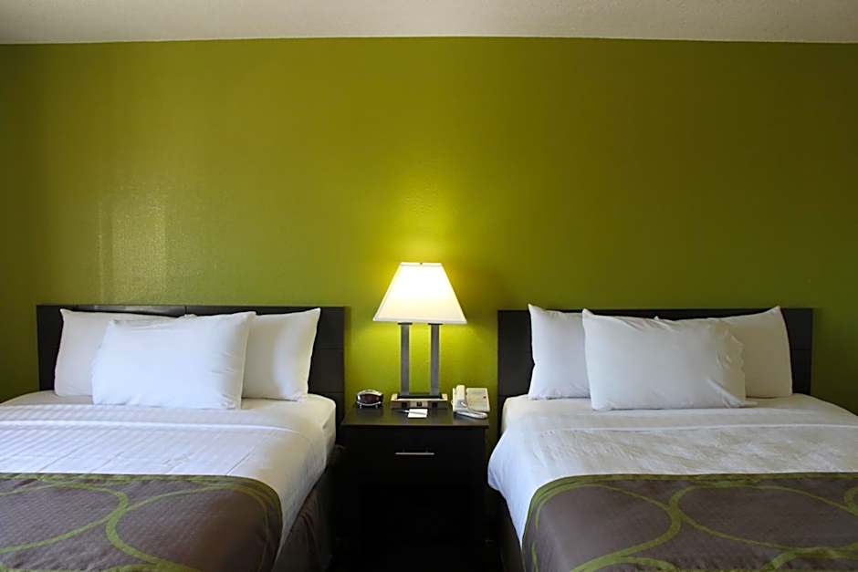 AmericInn by Wyndham West Burlington