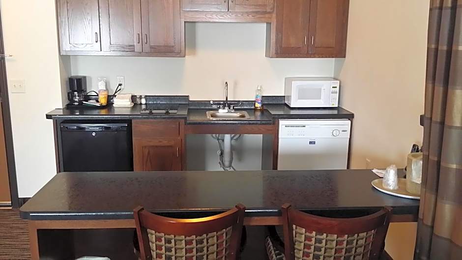 American Inn & Suites