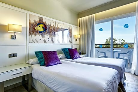 Double Room with Side Sea View (2 adults)