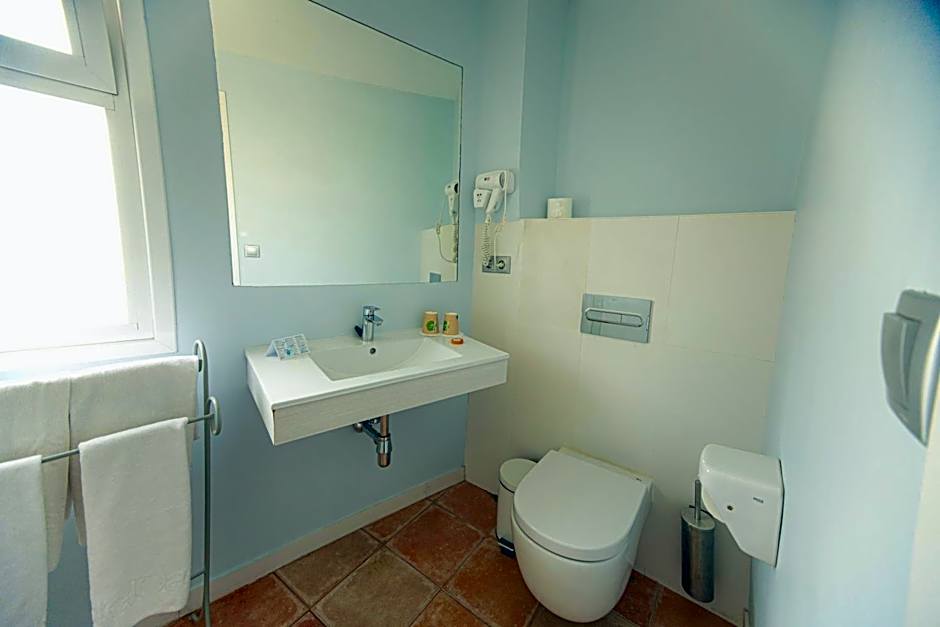 Photo 1 of 1 of Double Room with Parking